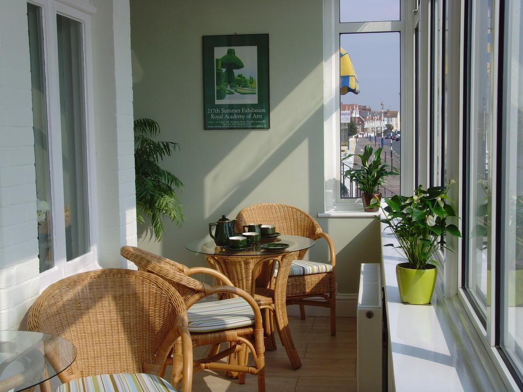 Breakers Bed And Breakfast Истбурн Экстерьер фото
