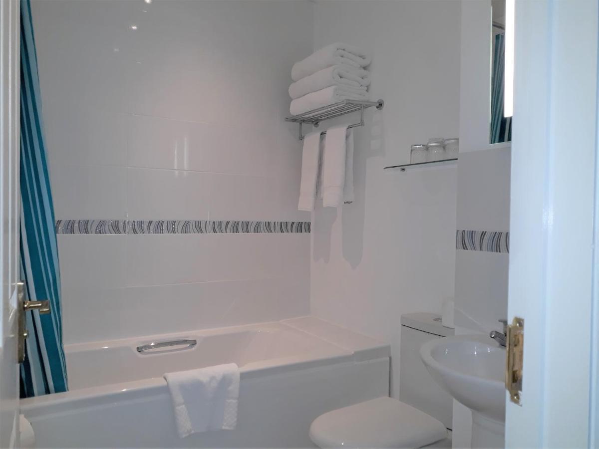Breakers Bed And Breakfast Истбурн Экстерьер фото